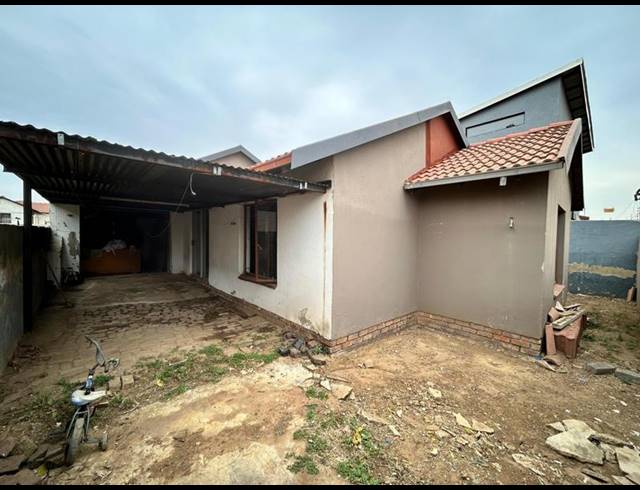 3 BEDROOM HOUSE FOR SALE IN CLOVERDENE